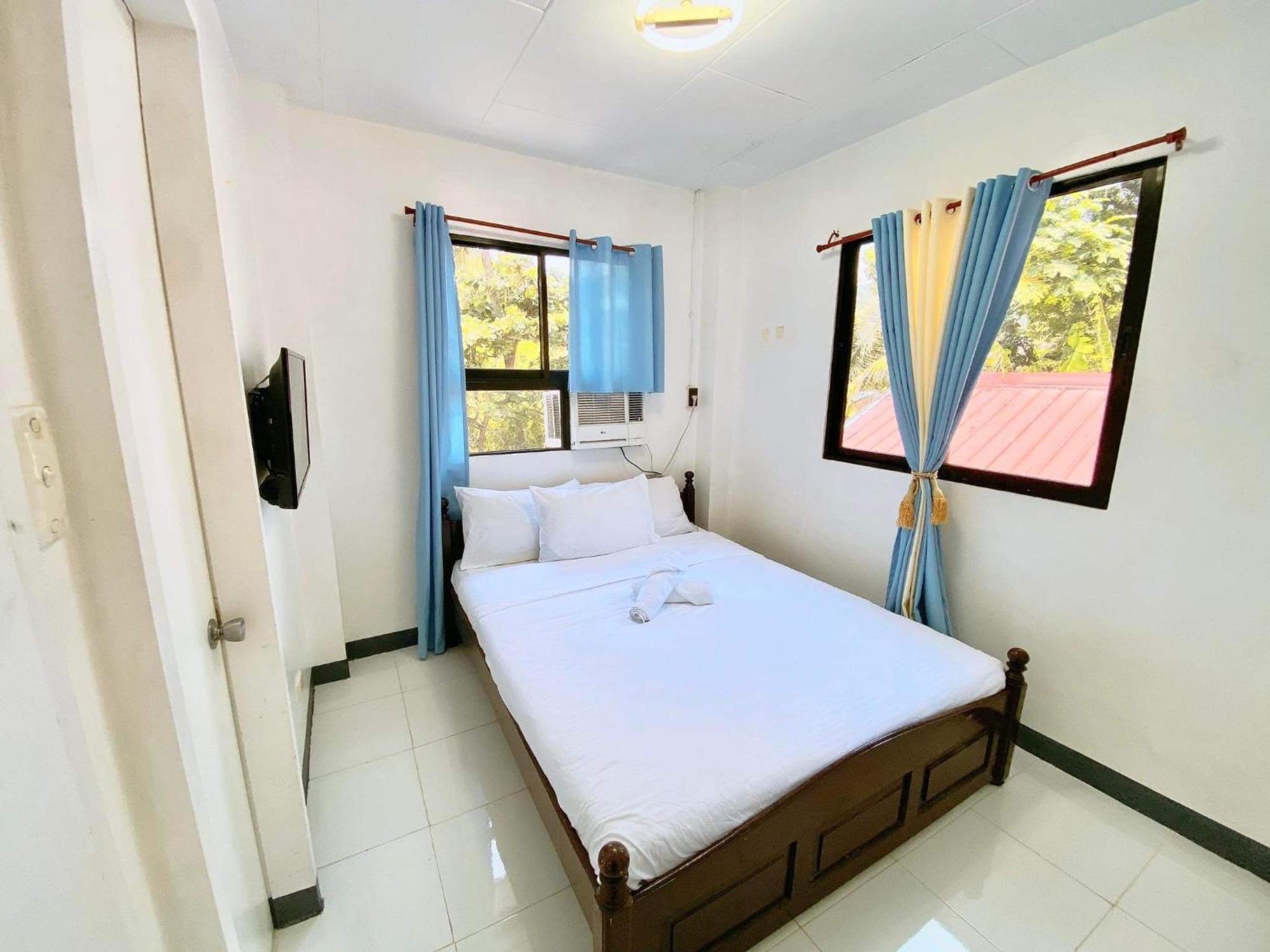 Luna Oslob Travellers Inn Bagian luar foto