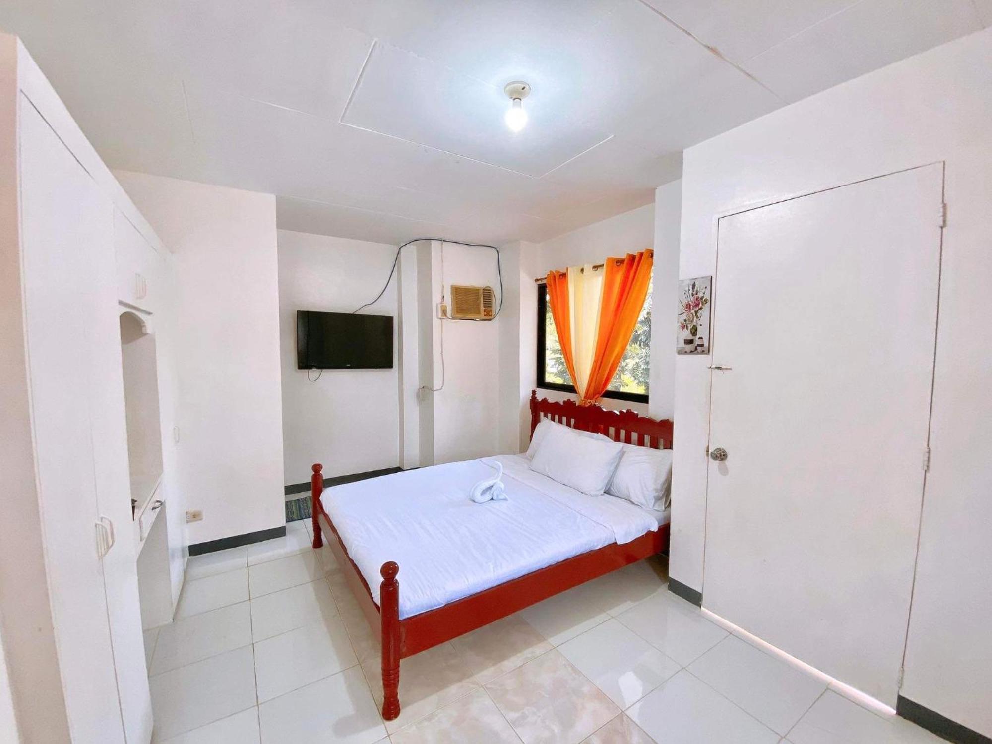 Luna Oslob Travellers Inn Bagian luar foto